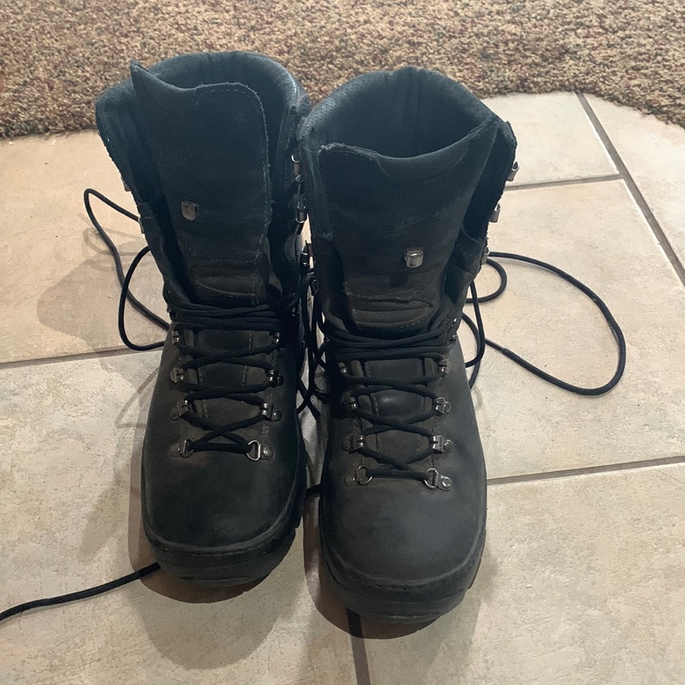 Danner wildland fire fighting resistant hiking / working boots